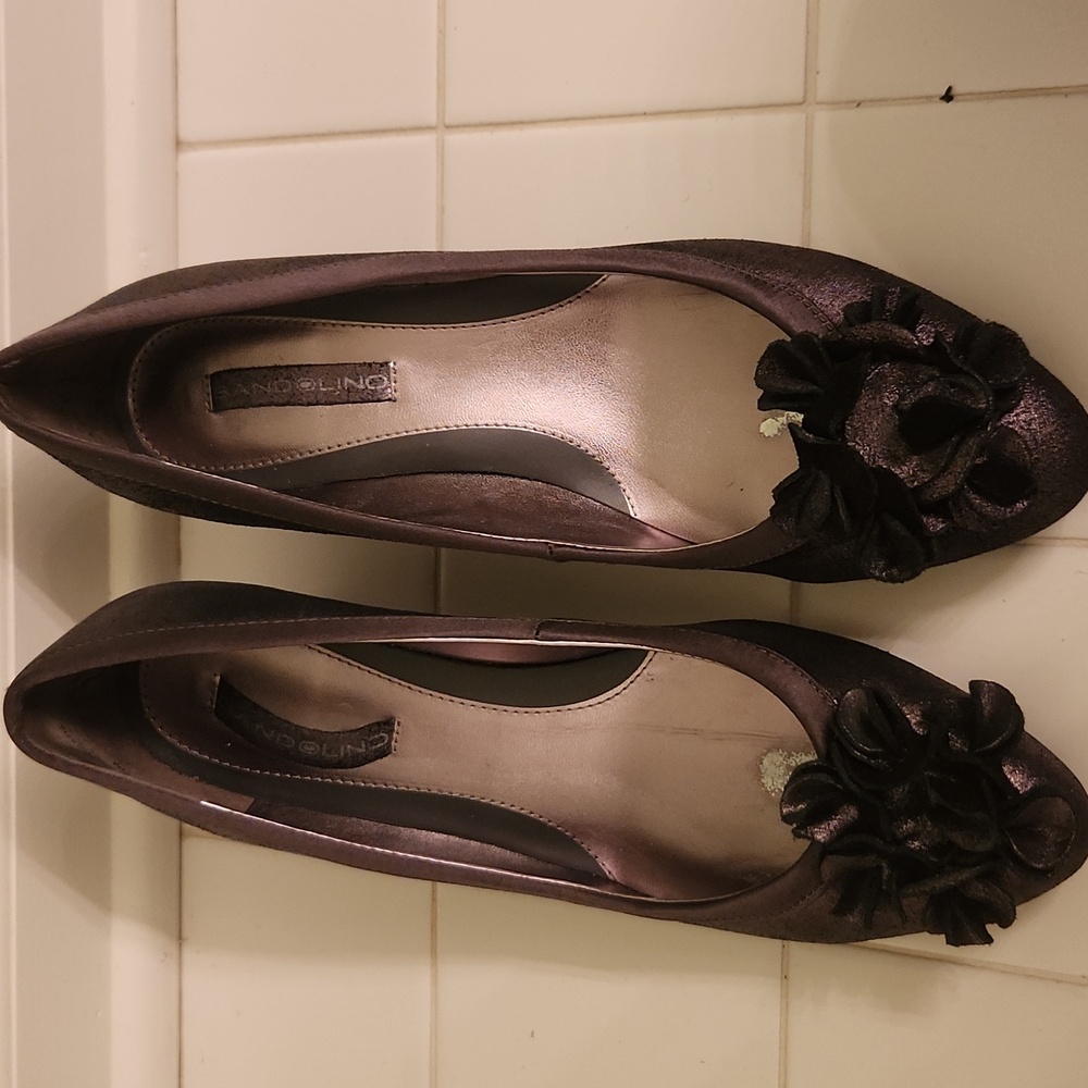 Elegant Women's Shoes with Floral Detail